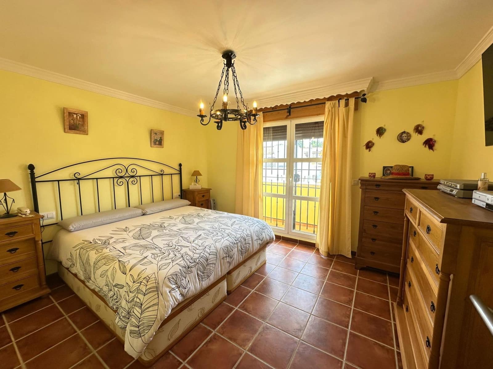 5 soveværelse Semi-Rækkehus til salg i Los Barrios - € 388.000 (Ref: 9106497)