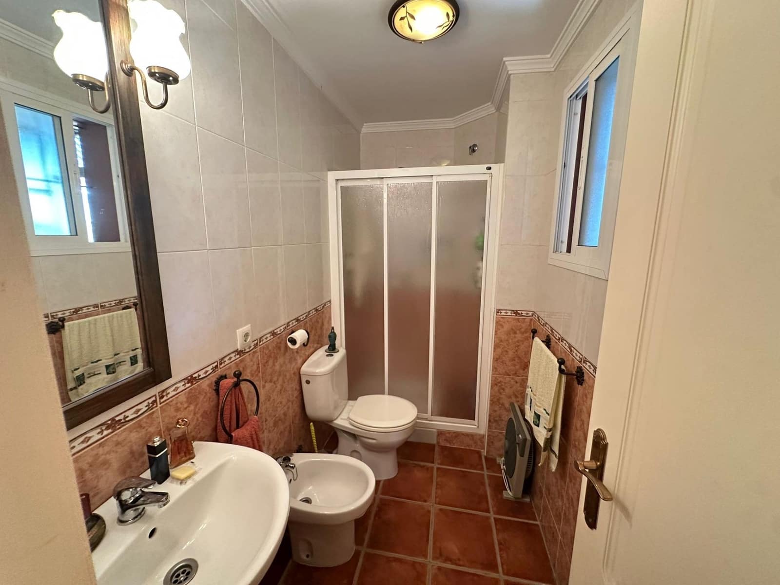 5 soveværelse Semi-Rækkehus til salg i Los Barrios - € 388.000 (Ref: 9106497)