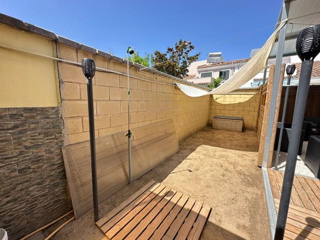 5 soveværelse Semi-Rækkehus til salg i Los Barrios - € 388.000 (Ref: 9106497)