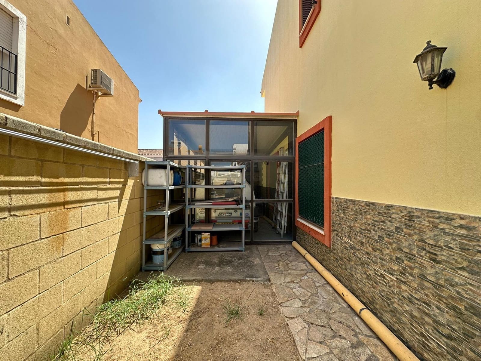 5 soveværelse Semi-Rækkehus til salg i Los Barrios - € 388.000 (Ref: 9106497)