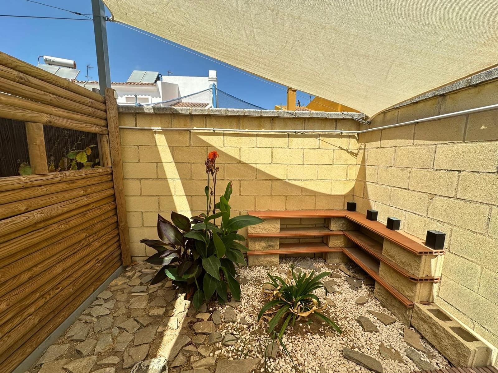 5 soveværelse Semi-Rækkehus til salg i Los Barrios - € 388.000 (Ref: 9106497)