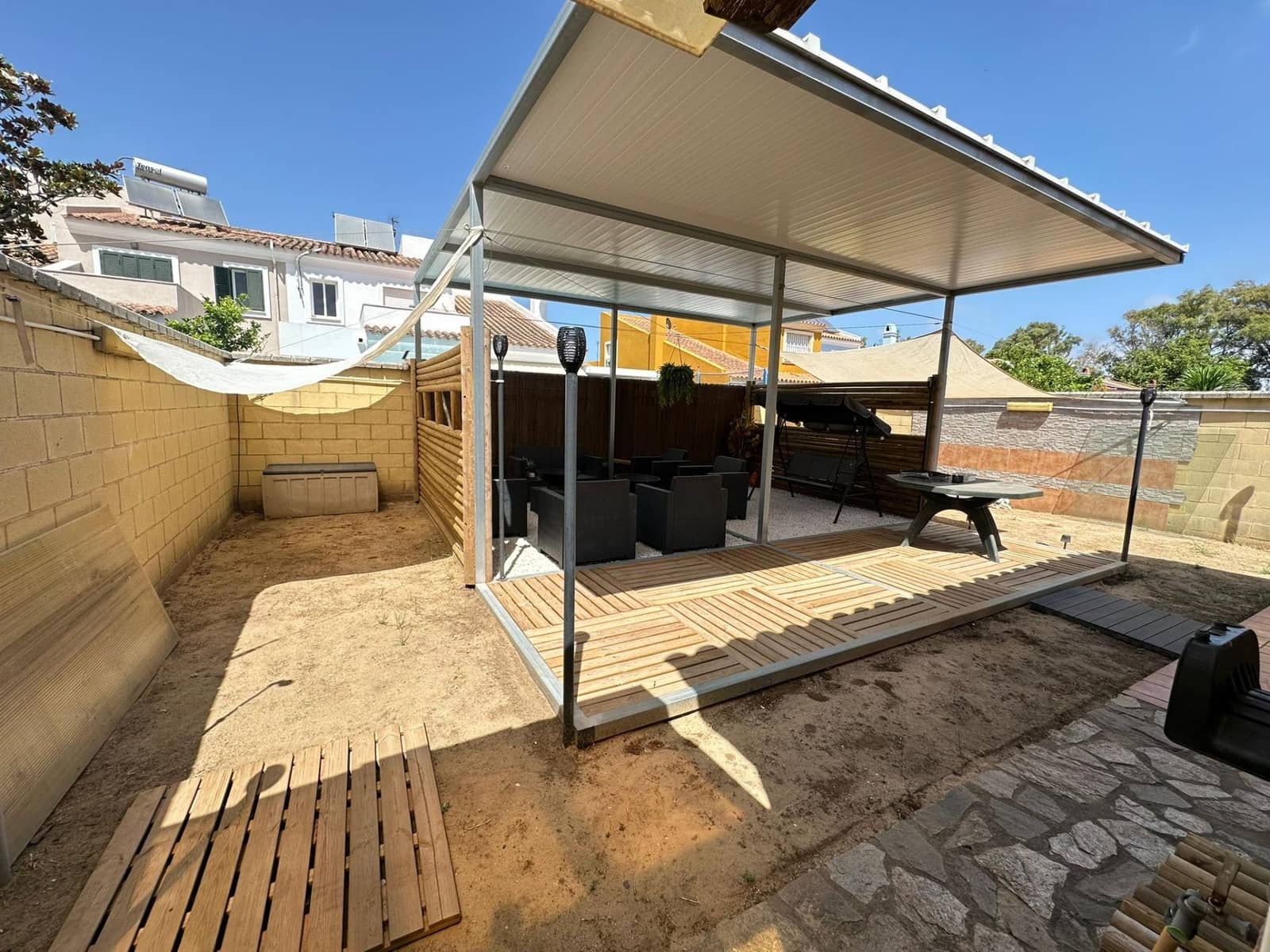 5 soveværelse Semi-Rækkehus til salg i Los Barrios - € 388.000 (Ref: 9106497)