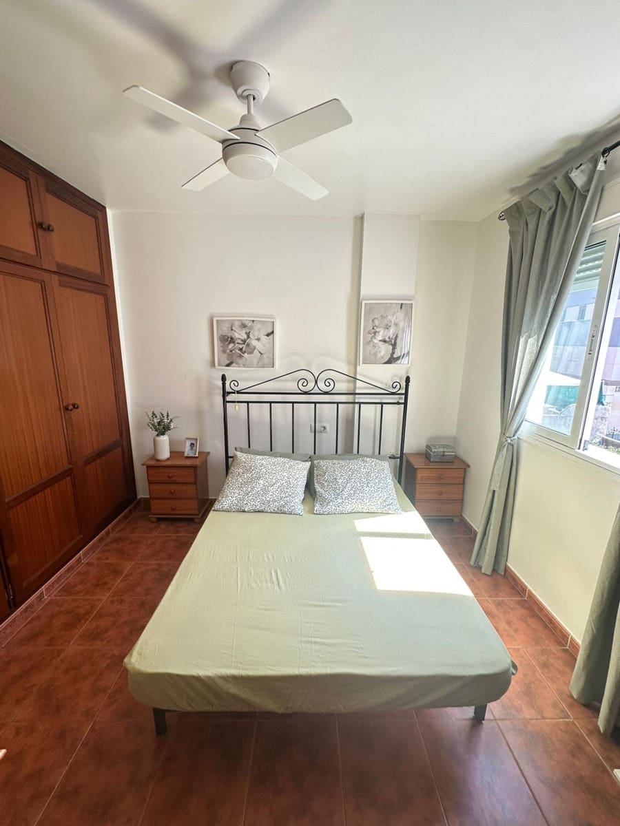 3 slaapkamer Rijtjeshuis te koop in La Linea de la Concepcion met garage - € 255.500 (Ref: 9112323)