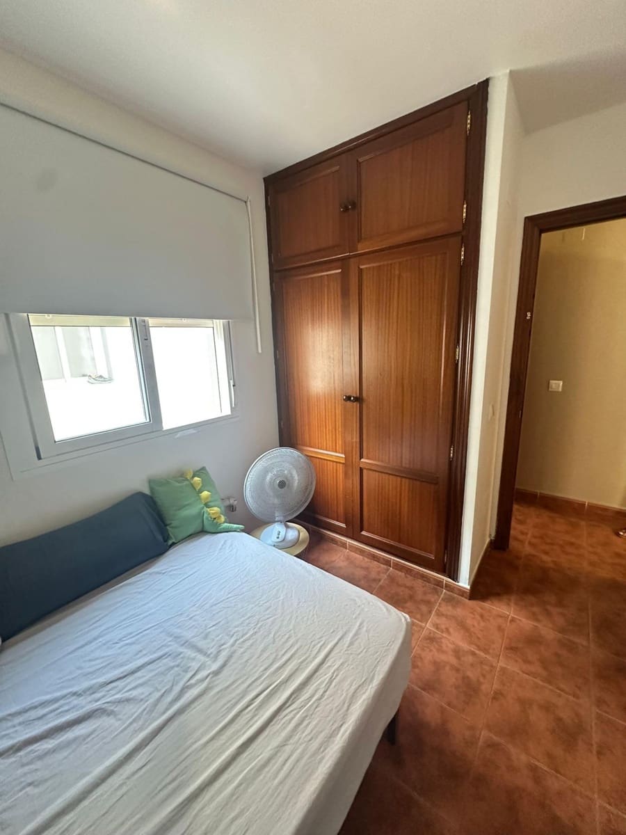 3 slaapkamer Rijtjeshuis te koop in La Linea de la Concepcion met garage - € 255.500 (Ref: 9112323)