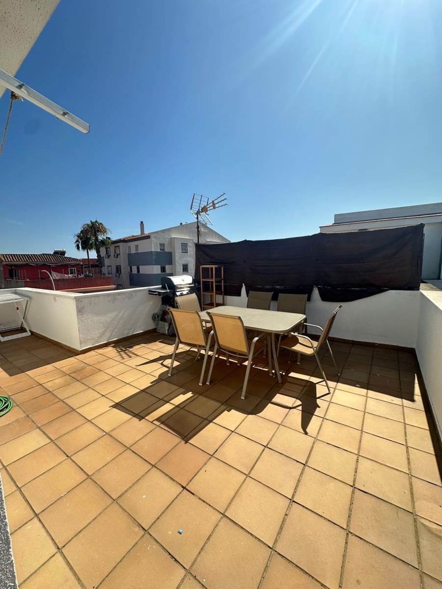 3 slaapkamer Rijtjeshuis te koop in La Linea de la Concepcion met garage - € 255.500 (Ref: 9112323)