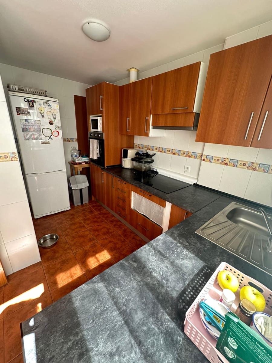 3 slaapkamer Rijtjeshuis te koop in La Linea de la Concepcion met garage - € 255.500 (Ref: 9112323)