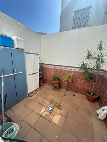 3 slaapkamer Rijtjeshuis te koop in La Línea de la Concepción met garage - € 255.500 (Ref: 9112323)