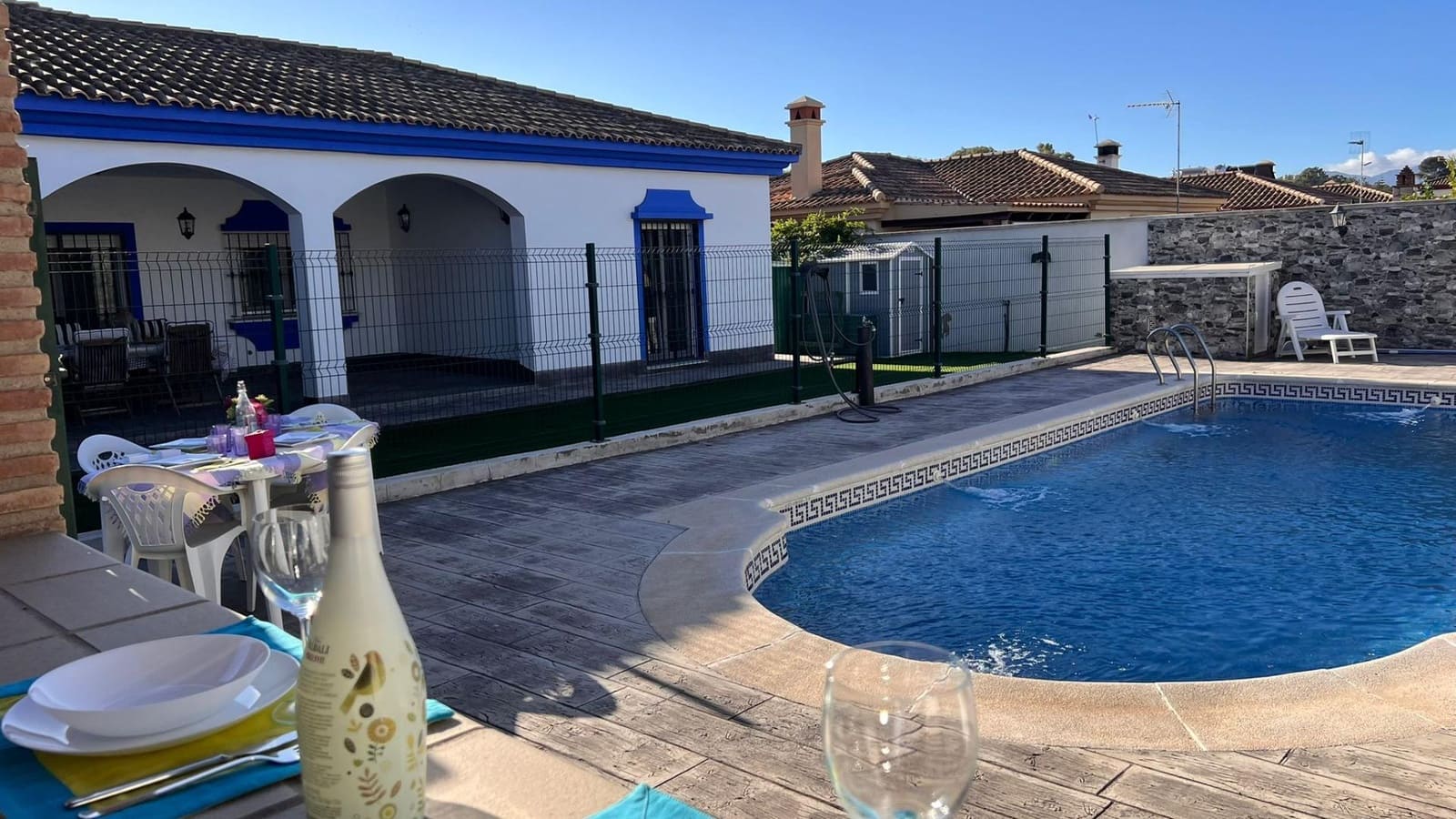 5 bedroom Villa for sale in Los Barrios with pool garage - € 620,000 (Ref: 9114090)