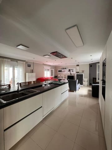 5 soveværelse Villa til salg i Los Barrios med swimmingpool garage - € 620.000 (Ref: 9114090)