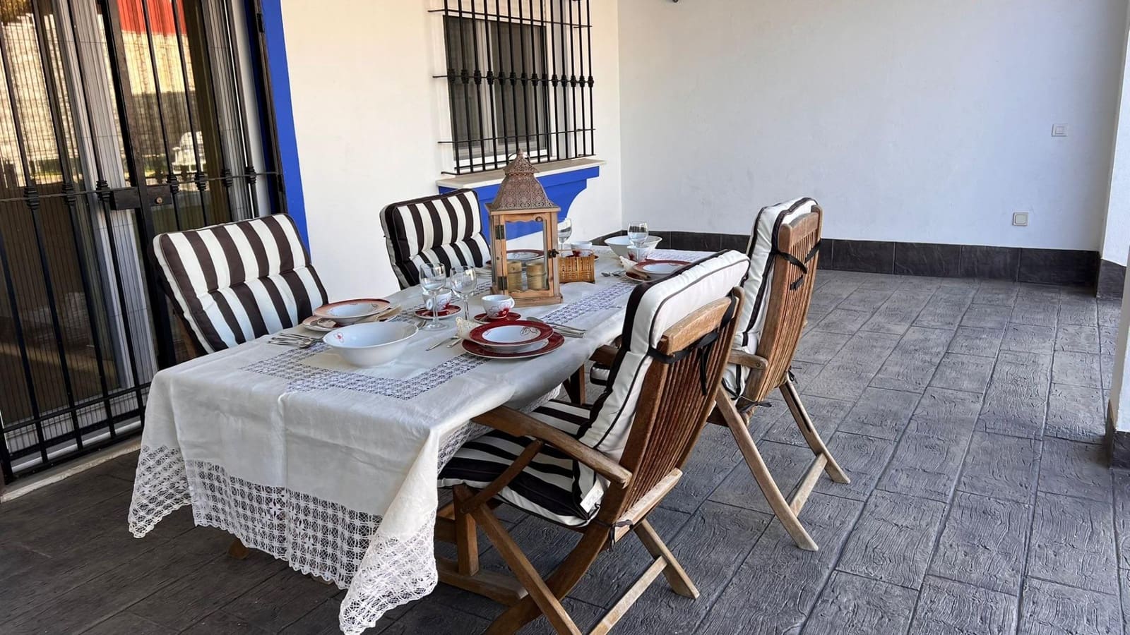 5 bedroom Villa for sale in Los Barrios with pool garage - € 620,000 (Ref: 9114090)