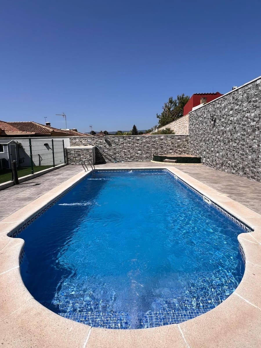 5 bedroom Villa for sale in Los Barrios with pool garage - € 620,000 (Ref: 9114090)