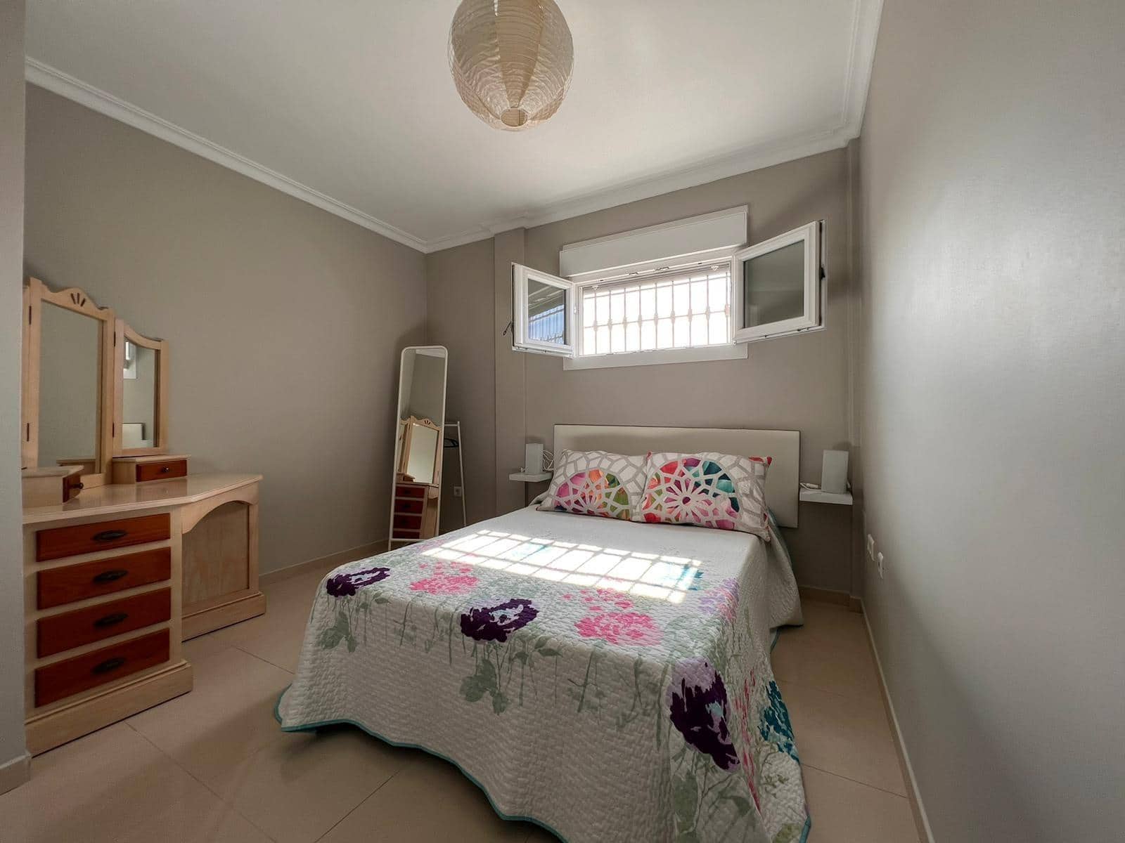 5 bedroom Villa for sale in Los Barrios with pool garage - € 620,000 (Ref: 9114090)