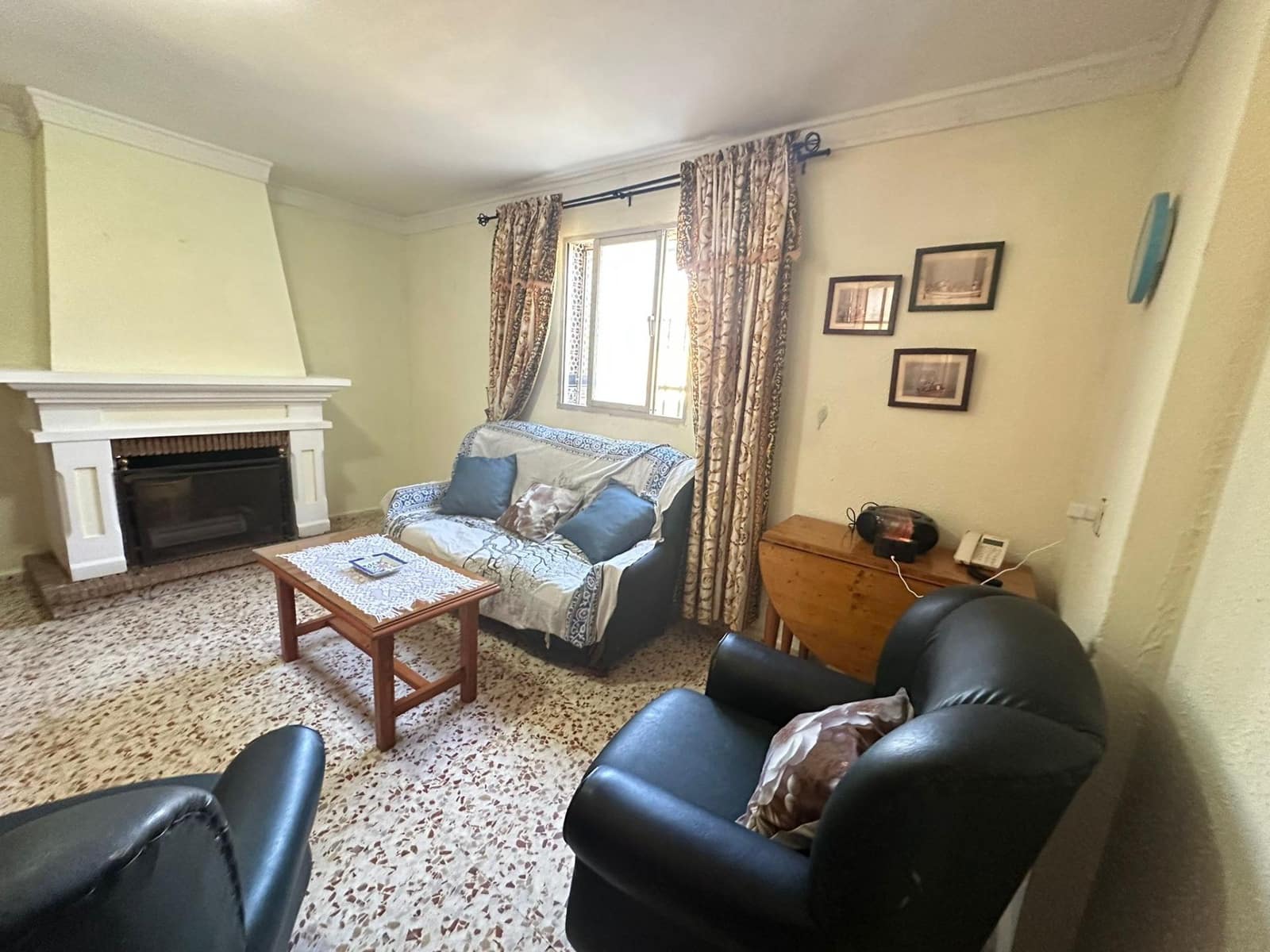 2 slaapkamer Finca/Landhuis te koop in La Linea de la Concepcion met garage - € 205.000 (Ref: 9355837)