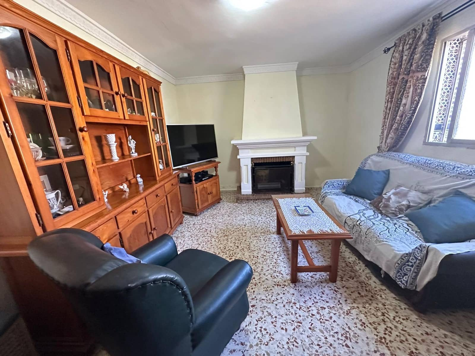 2 slaapkamer Finca/Landhuis te koop in La Linea de la Concepcion met garage - € 205.000 (Ref: 9355837)