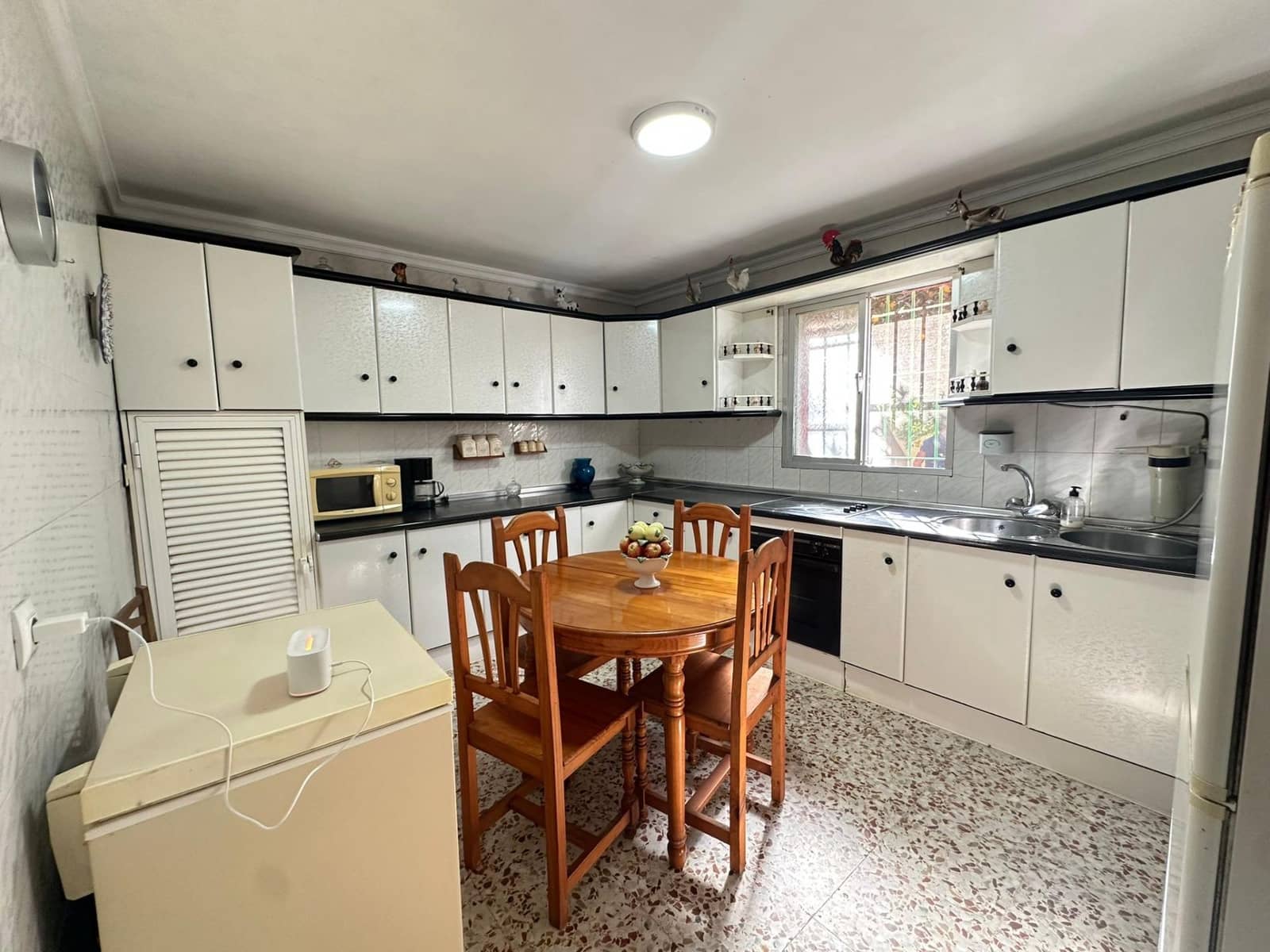 2 slaapkamer Finca/Landhuis te koop in La Linea de la Concepcion met garage - € 205.000 (Ref: 9355837)