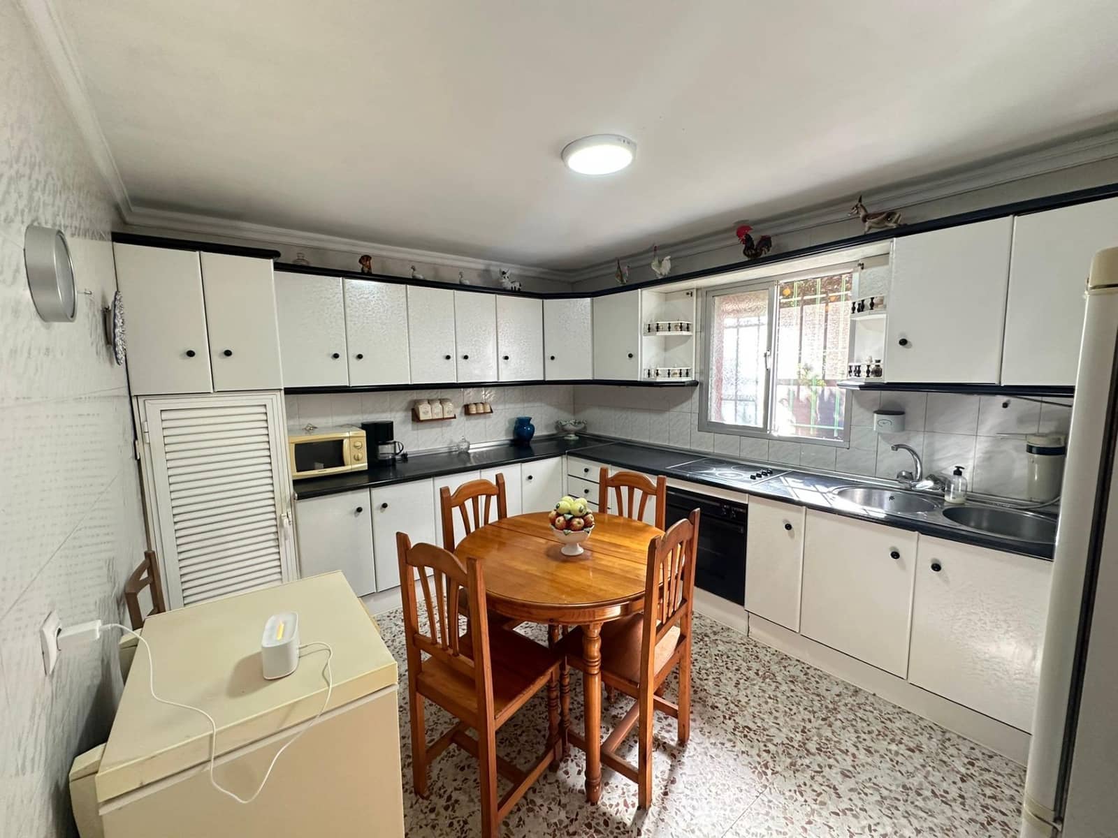 2 slaapkamer Finca/Landhuis te koop in La Linea de la Concepcion met garage - € 205.000 (Ref: 9355837)