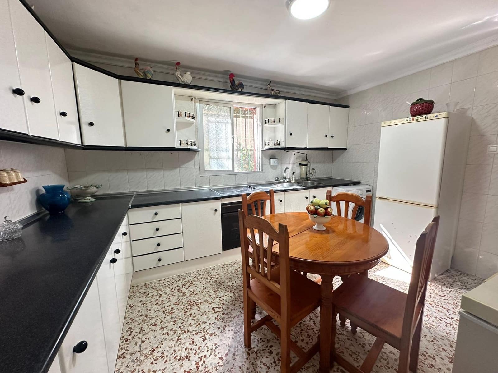 2 slaapkamer Finca/Landhuis te koop in La Linea de la Concepcion met garage - € 205.000 (Ref: 9355837)