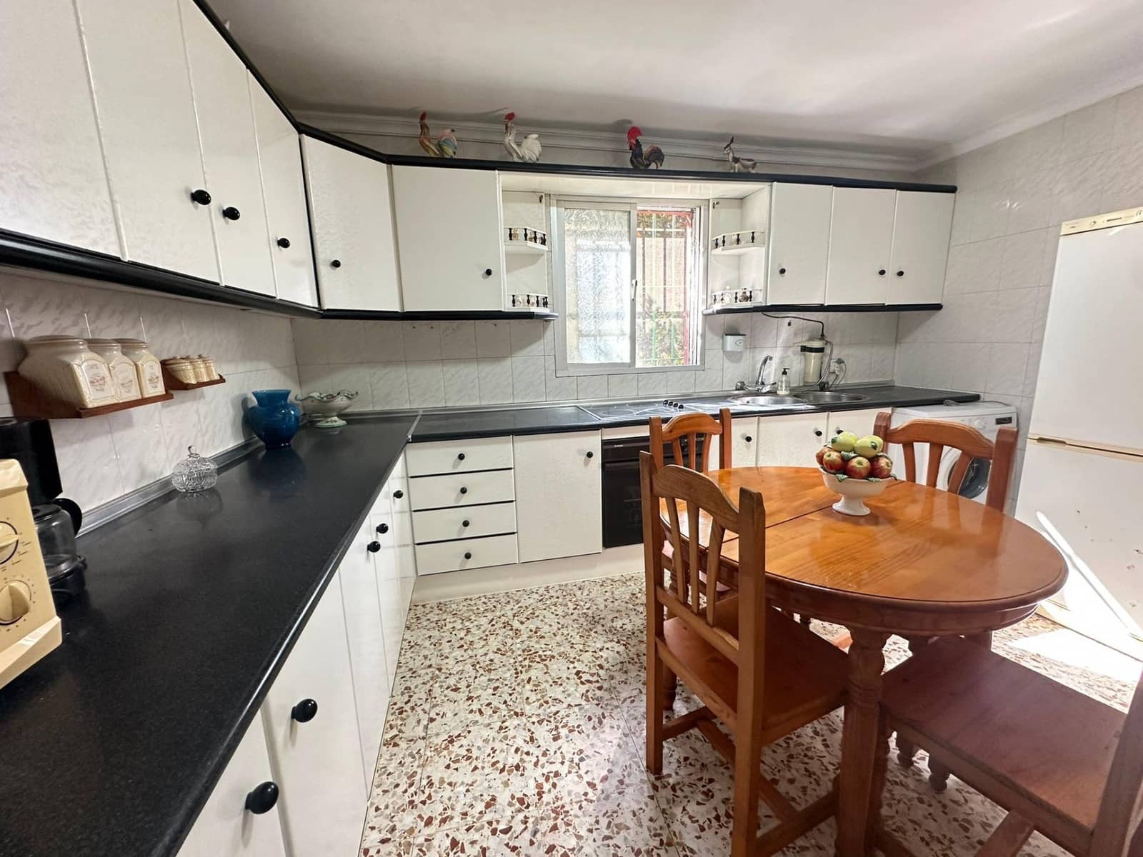 2 slaapkamer Finca/Landhuis te koop in La Linea de la Concepcion met garage - € 205.000 (Ref: 9355837)
