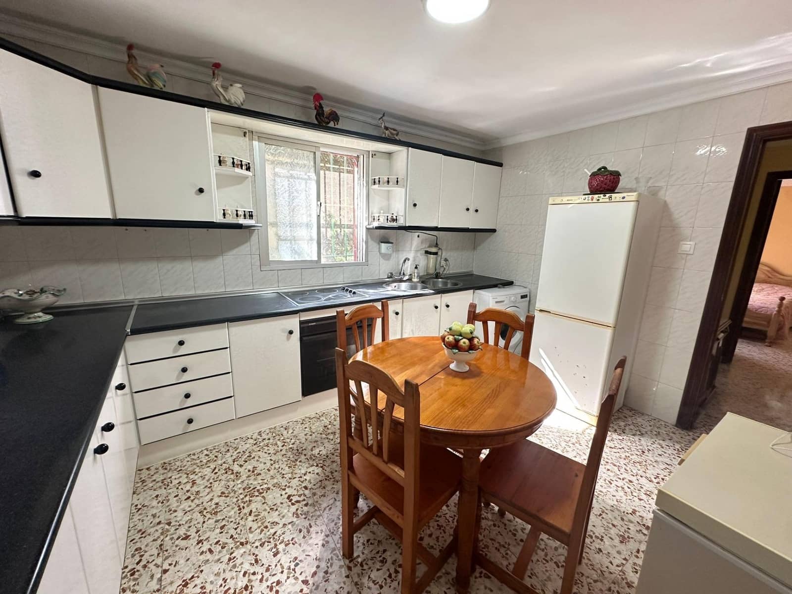 2 slaapkamer Finca/Landhuis te koop in La Linea de la Concepcion met garage - € 205.000 (Ref: 9355837)
