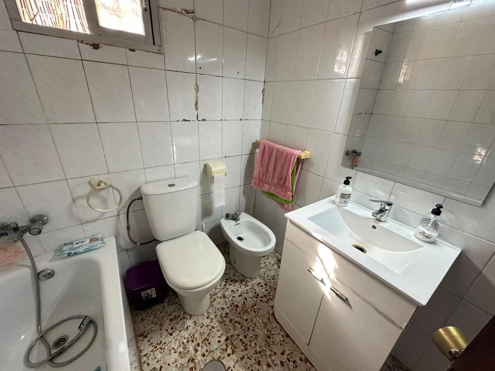 2 slaapkamer Finca/Landhuis te koop in La Linea de la Concepcion met garage - € 205.000 (Ref: 9355837)