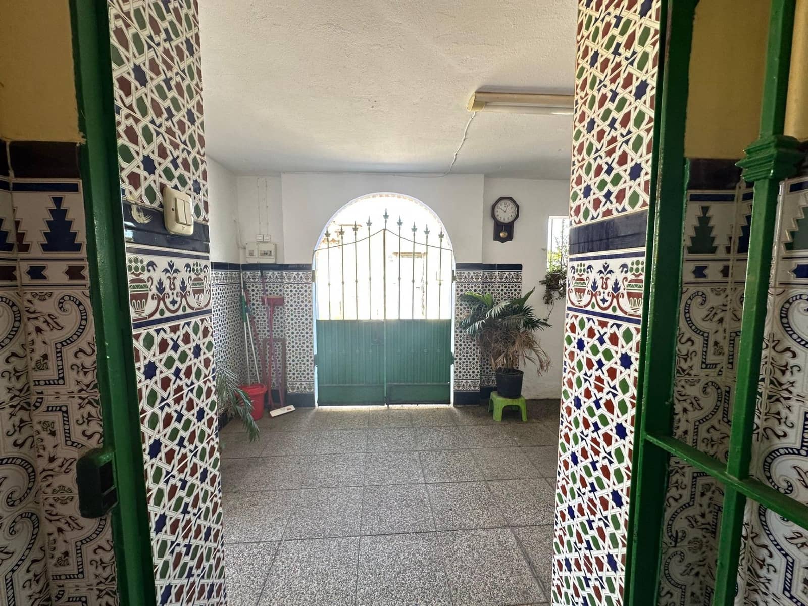 2 slaapkamer Finca/Landhuis te koop in La Linea de la Concepcion met garage - € 205.000 (Ref: 9355837)