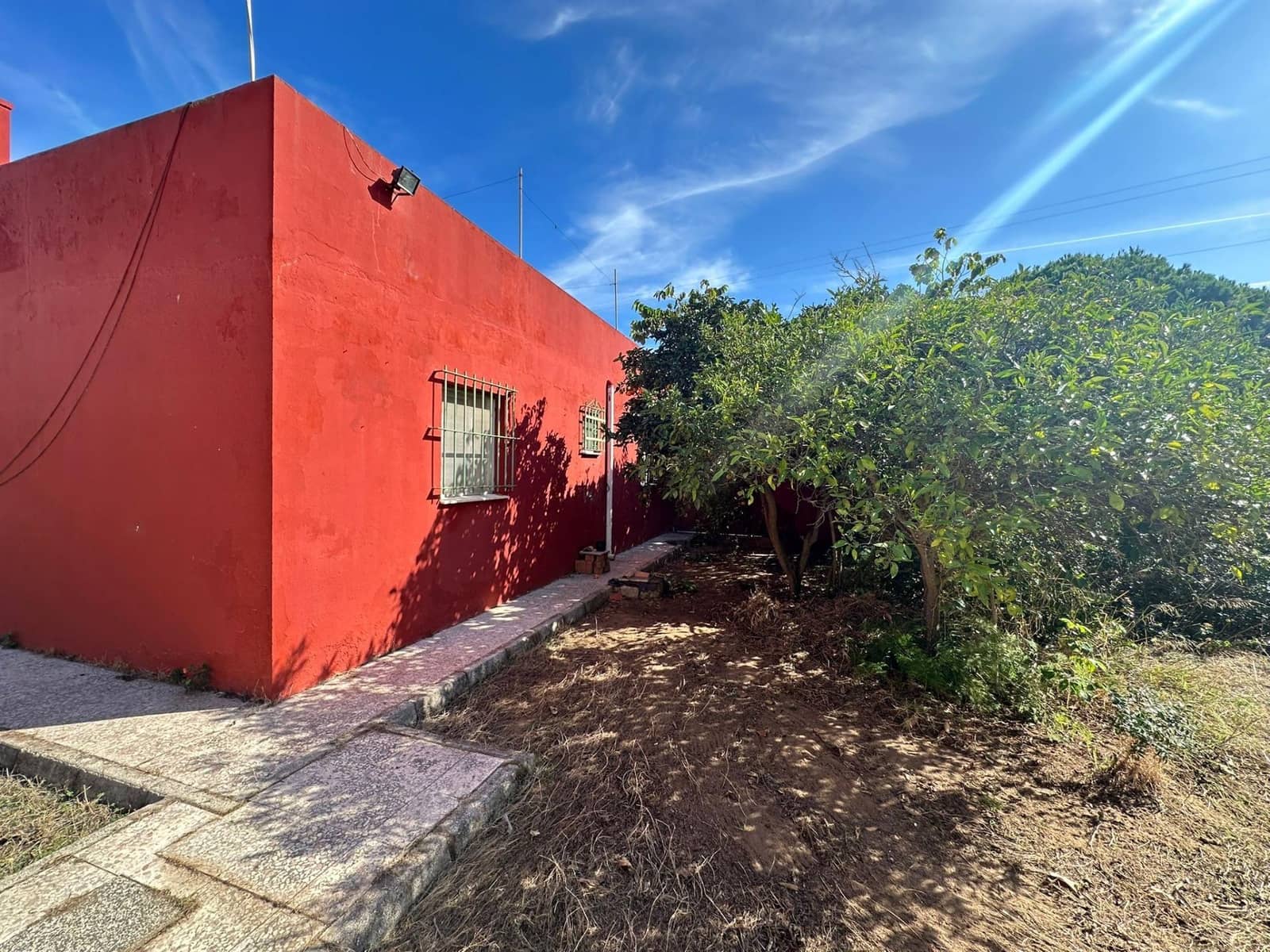 2 slaapkamer Finca/Landhuis te koop in La Linea de la Concepcion met garage - € 205.000 (Ref: 9355837)