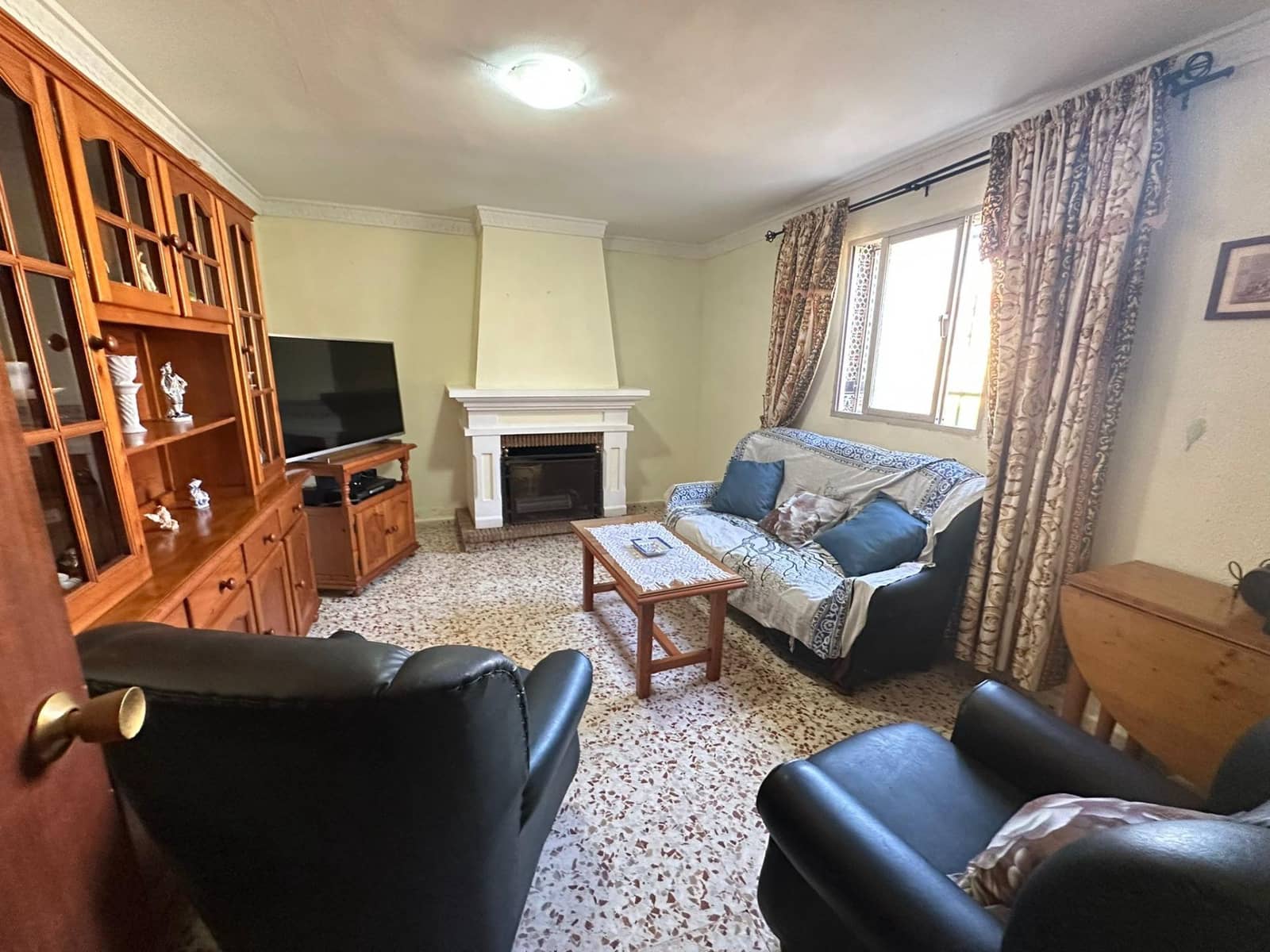 2 slaapkamer Finca/Landhuis te koop in La Linea de la Concepcion met garage - € 205.000 (Ref: 9355837)