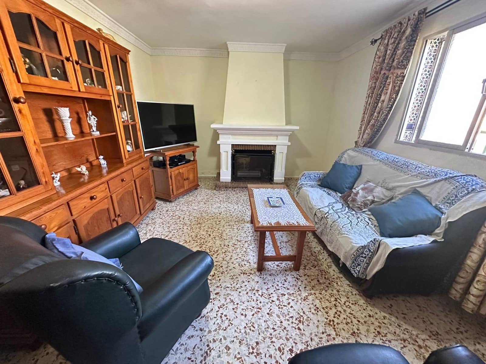 2 slaapkamer Finca/Landhuis te koop in La Linea de la Concepcion met garage - € 205.000 (Ref: 9355837)