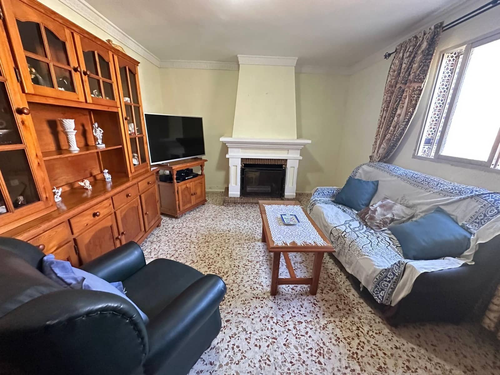 2 slaapkamer Finca/Landhuis te koop in La Linea de la Concepcion met garage - € 205.000 (Ref: 9355837)