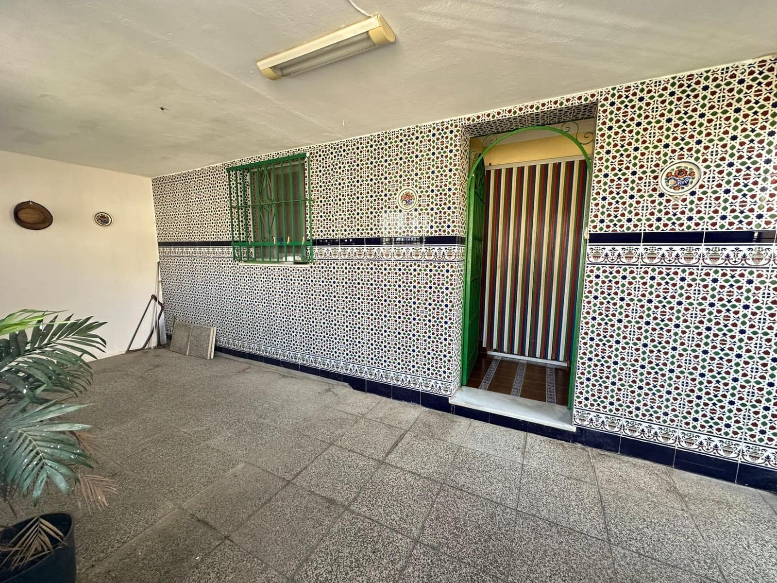 2 slaapkamer Finca/Landhuis te koop in La Linea de la Concepcion met garage - € 205.000 (Ref: 9355837)