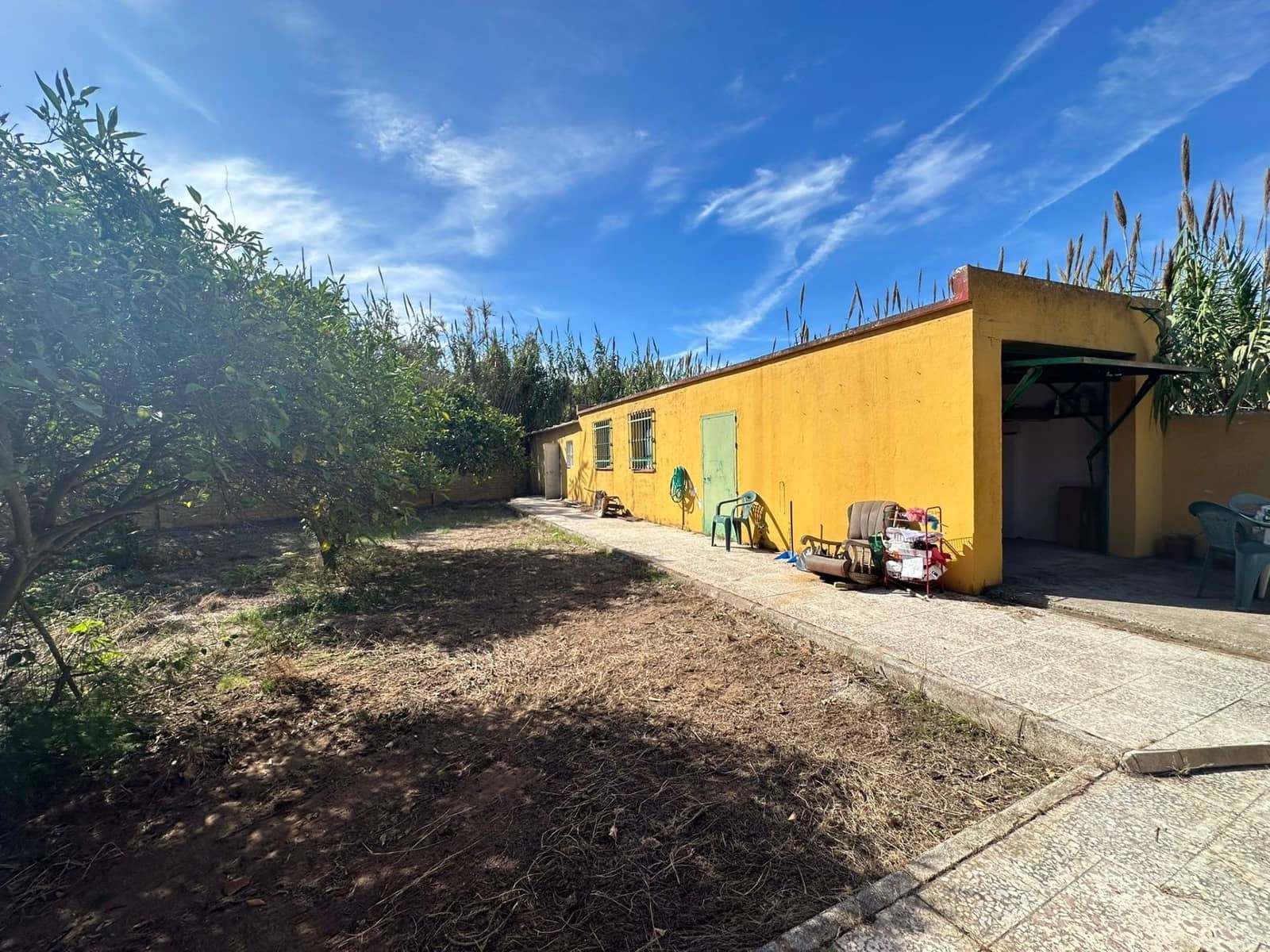 2 slaapkamer Finca/Landhuis te koop in La Linea de la Concepcion met garage - € 205.000 (Ref: 9355837)