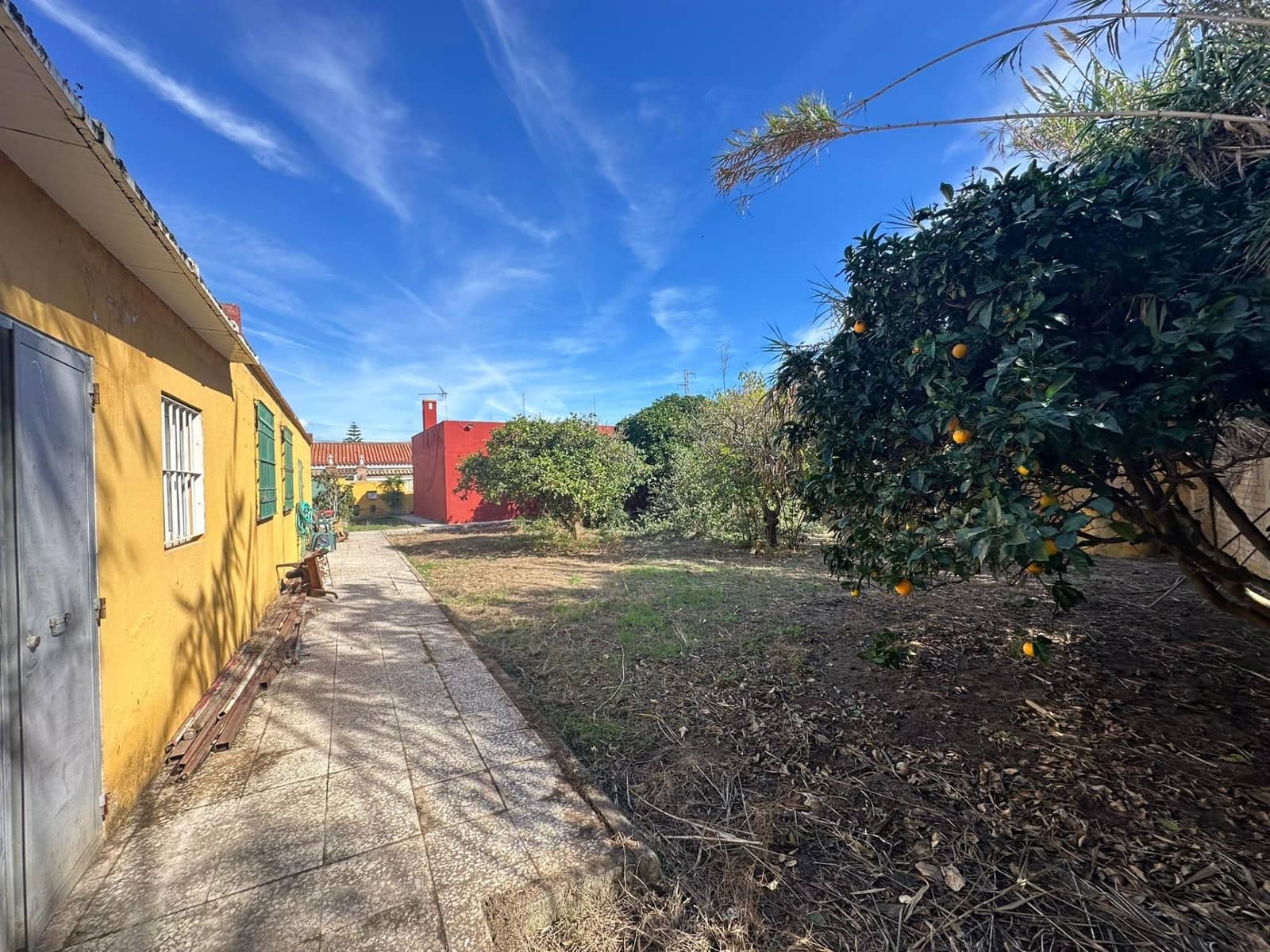 2 slaapkamer Finca/Landhuis te koop in La Linea de la Concepcion met garage - € 205.000 (Ref: 9355837)