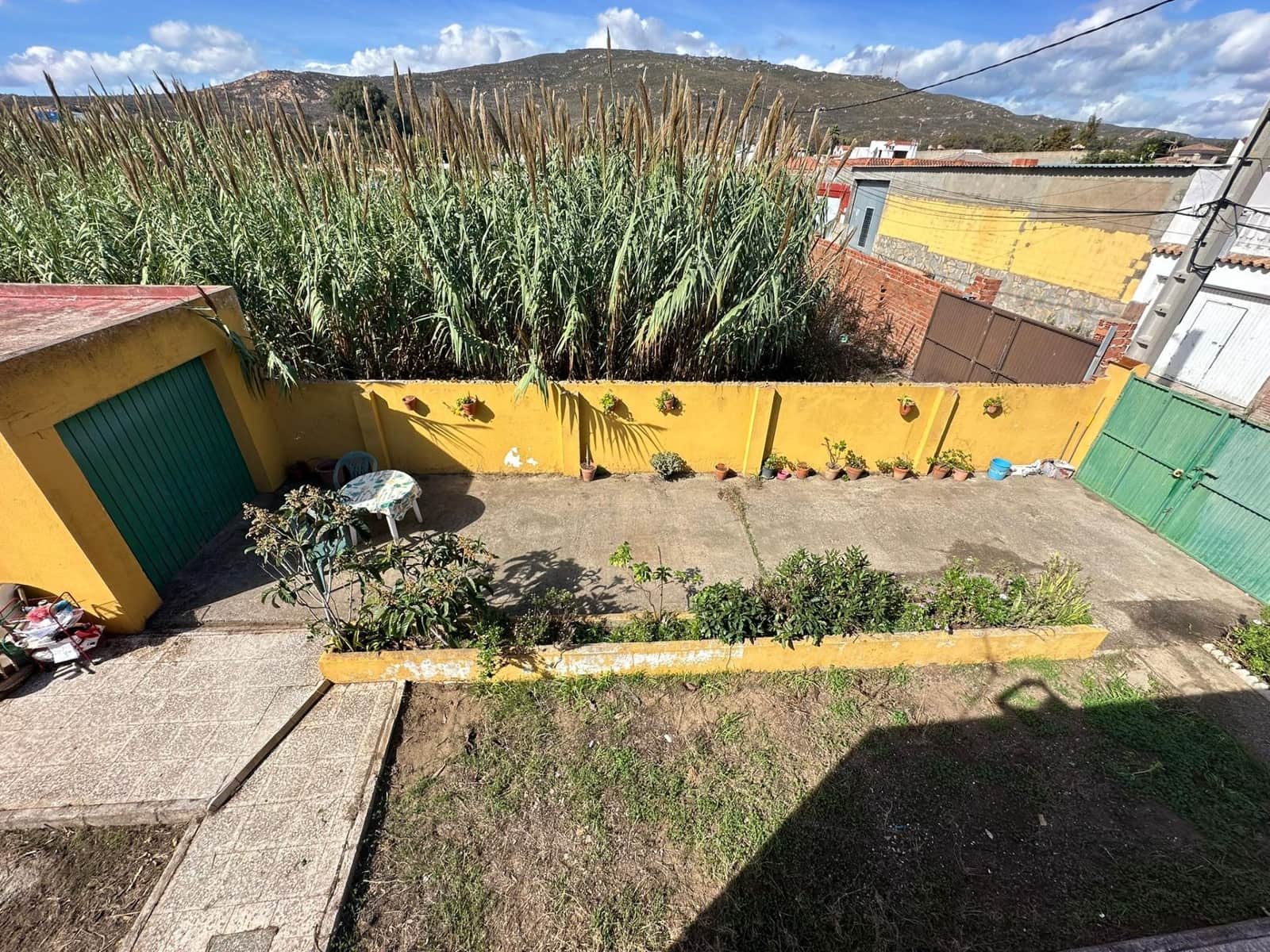 2 slaapkamer Finca/Landhuis te koop in La Linea de la Concepcion met garage - € 205.000 (Ref: 9355837)