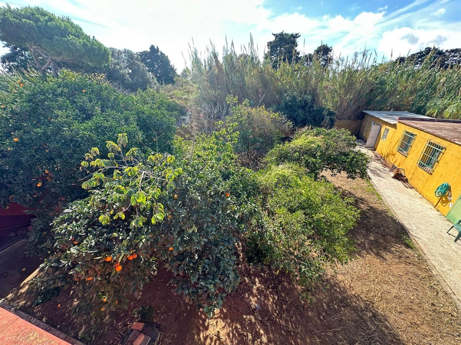 2 slaapkamer Finca/Landhuis te koop in La Linea de la Concepcion met garage - € 205.000 (Ref: 9355837)