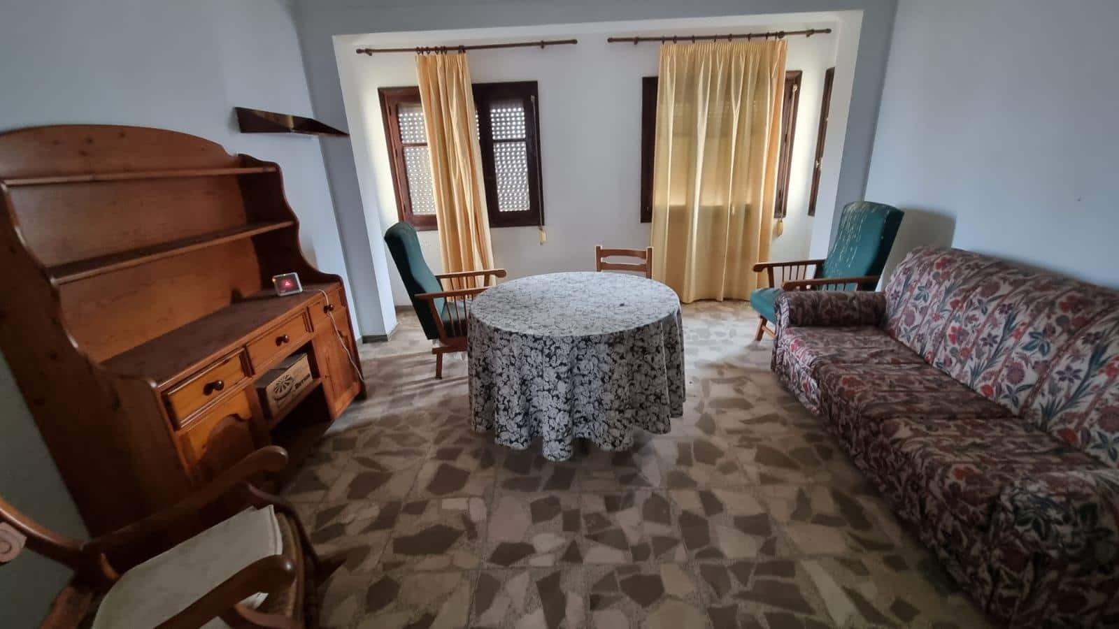 Apartament na sprzedaż w La Linea de la Concepcion - 300 000 € (Ref: 9357722)