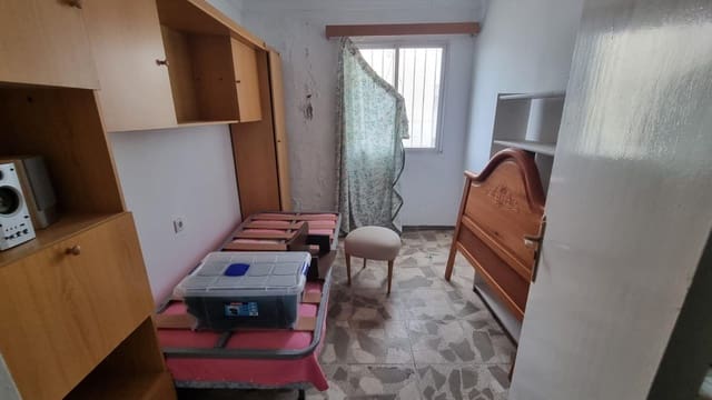 Apartament na sprzedaż w La Línea de la Concepción - 300 000 € (Ref: 9357722)