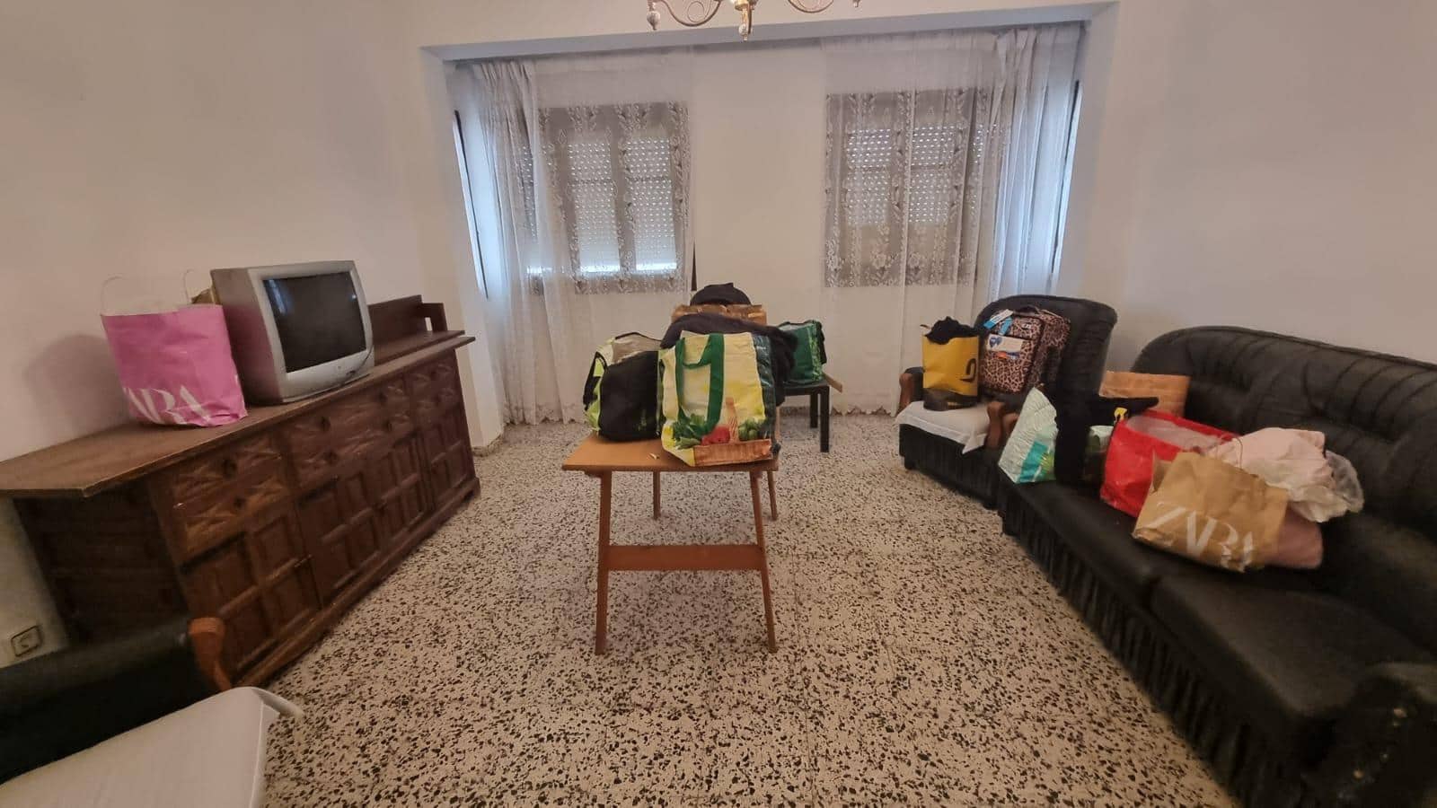 Apartament na sprzedaż w La Linea de la Concepcion - 300 000 € (Ref: 9357722)