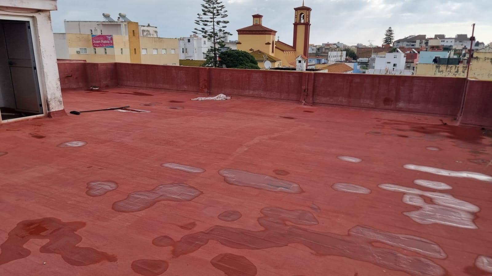 Apartament na sprzedaż w La Linea de la Concepcion - 300 000 € (Ref: 9357722)