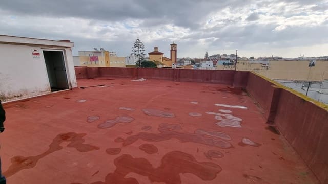 Apartament na sprzedaż w La Línea de la Concepción - 300 000 € (Ref: 9357722)