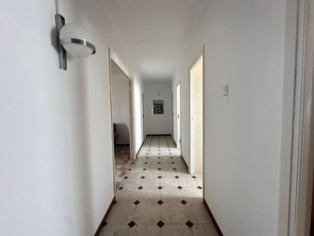 Apartment for sale in La Línea de la Concepción - € 300,000 (Ref: 9357722)