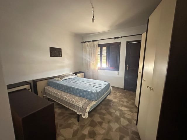 Apartment for sale in La Línea de la Concepción - € 300,000 (Ref: 9357722)