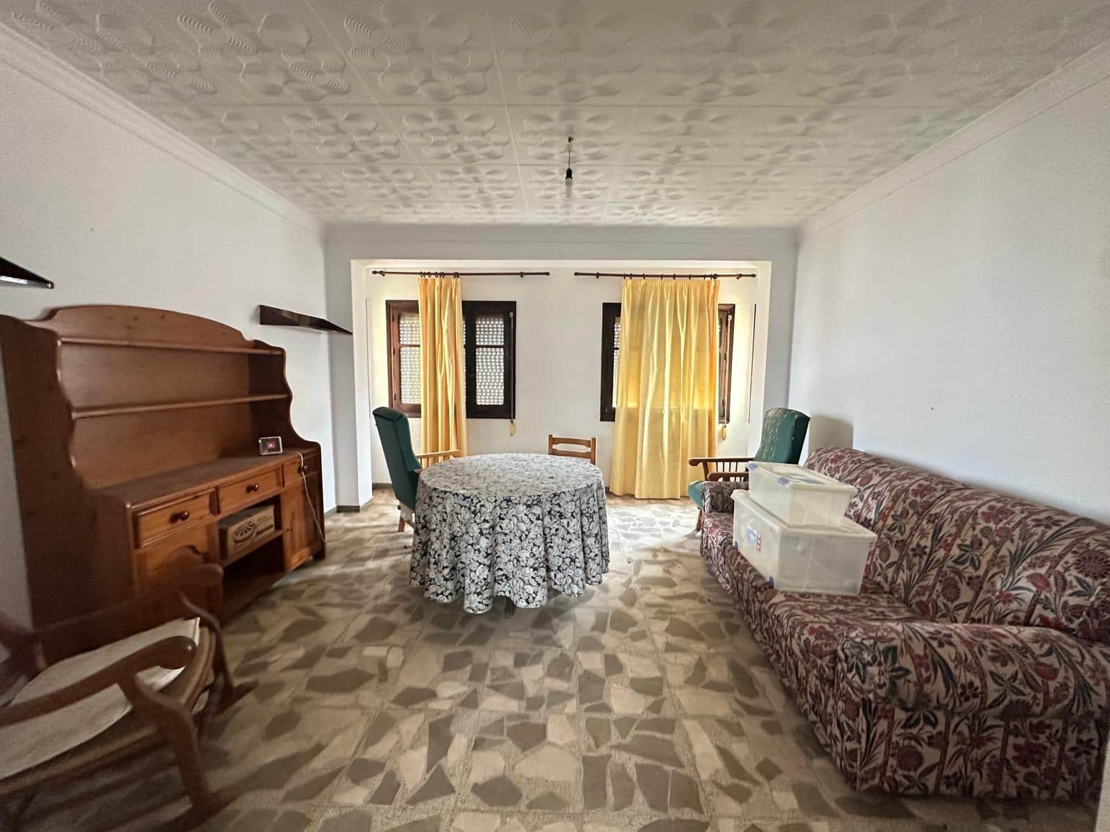 Apartment for sale in La Linea de la Concepcion - € 300,000 (Ref: 9357722)