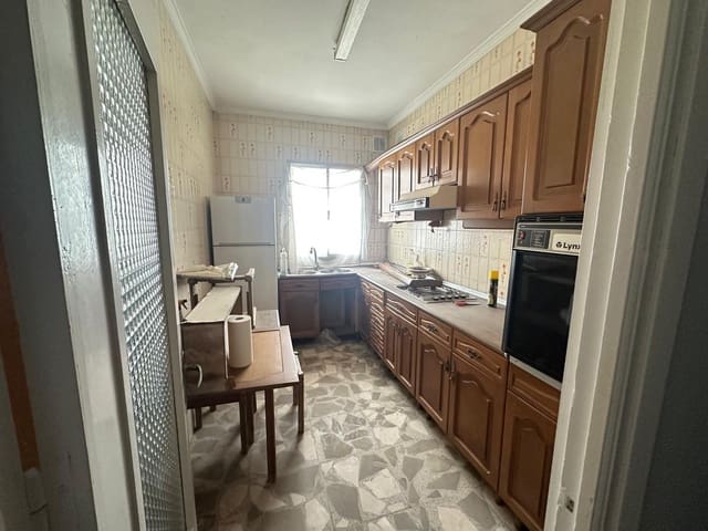 Apartment for sale in La Línea de la Concepción - € 300,000 (Ref: 9357722)