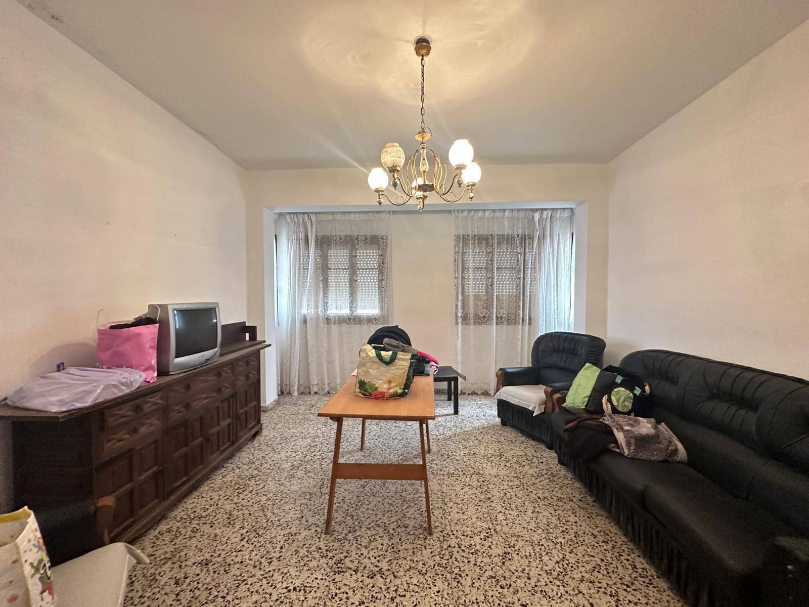 Apartment for sale in La Linea de la Concepcion - € 300,000 (Ref: 9357722)