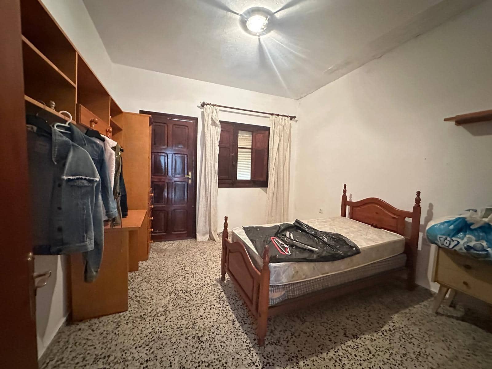 Apartment for sale in La Linea de la Concepcion - € 300,000 (Ref: 9357722)