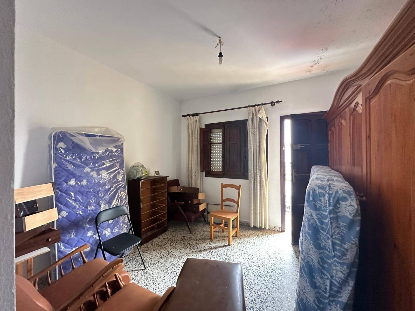 Apartment for sale in La Linea de la Concepcion - € 300,000 (Ref: 9357722)