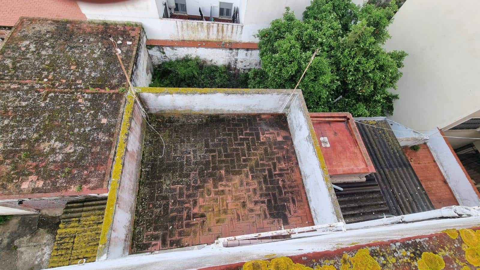 Apartment for sale in La Linea de la Concepcion - € 300,000 (Ref: 9357722)