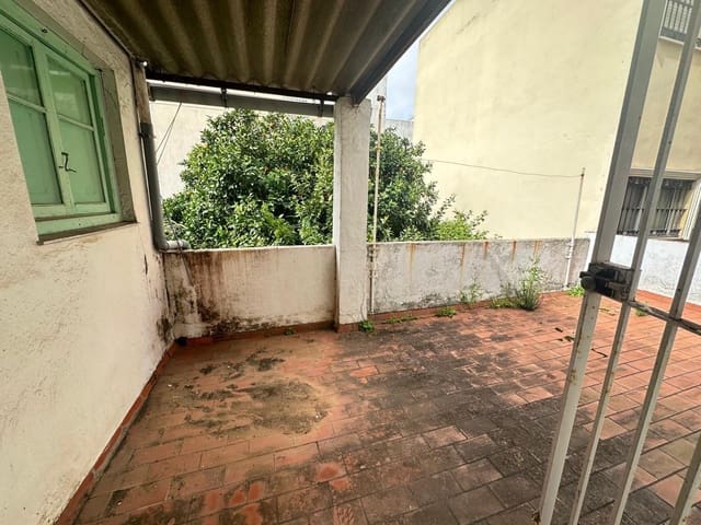 Apartment for sale in La Línea de la Concepción - € 300,000 (Ref: 9357722)