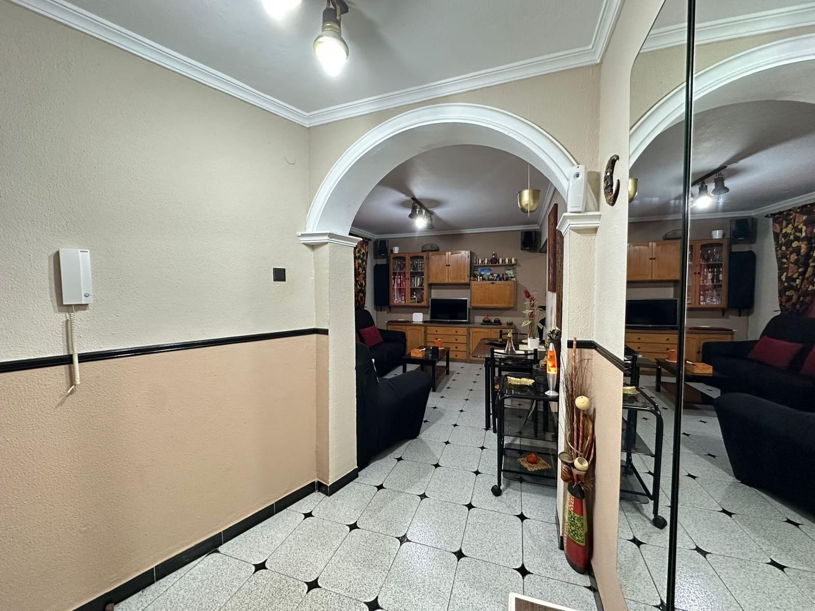 2 soveværelse Lejlighed til salg i La Linea de la Concepcion - € 130.000 (Ref: 9398478)