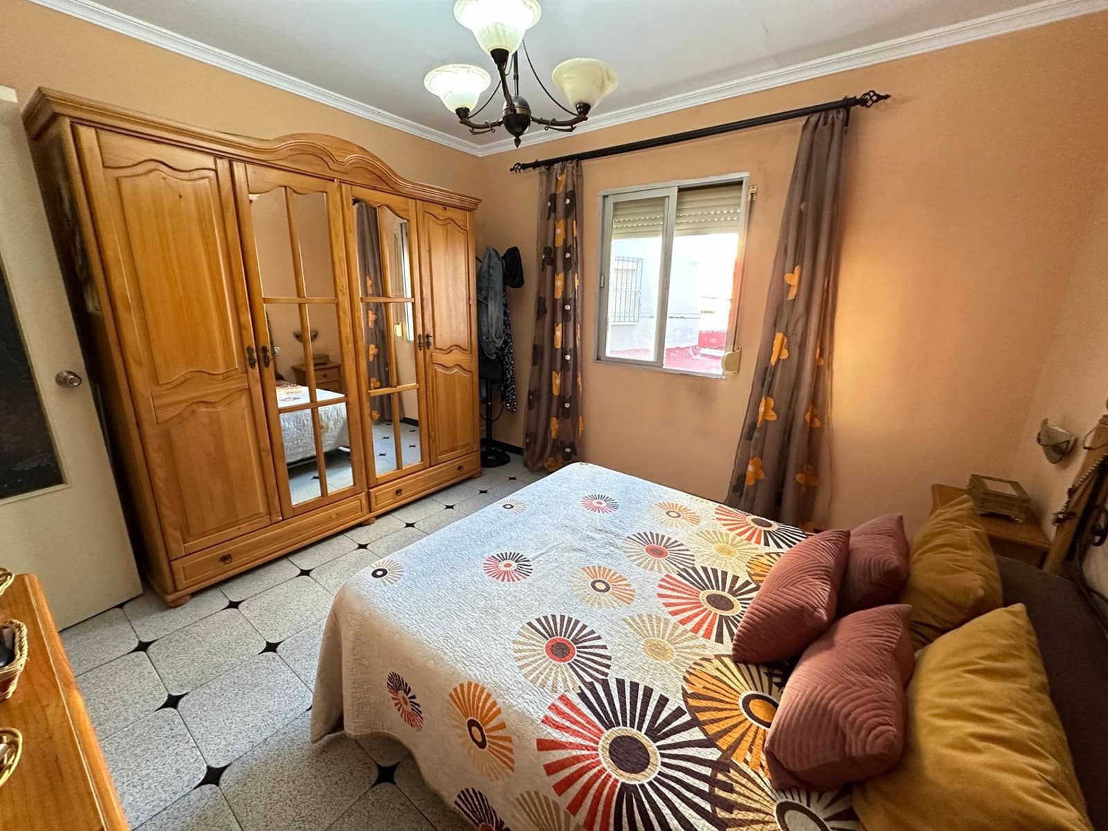 2 soveværelse Lejlighed til salg i La Linea de la Concepcion - € 130.000 (Ref: 9398478)